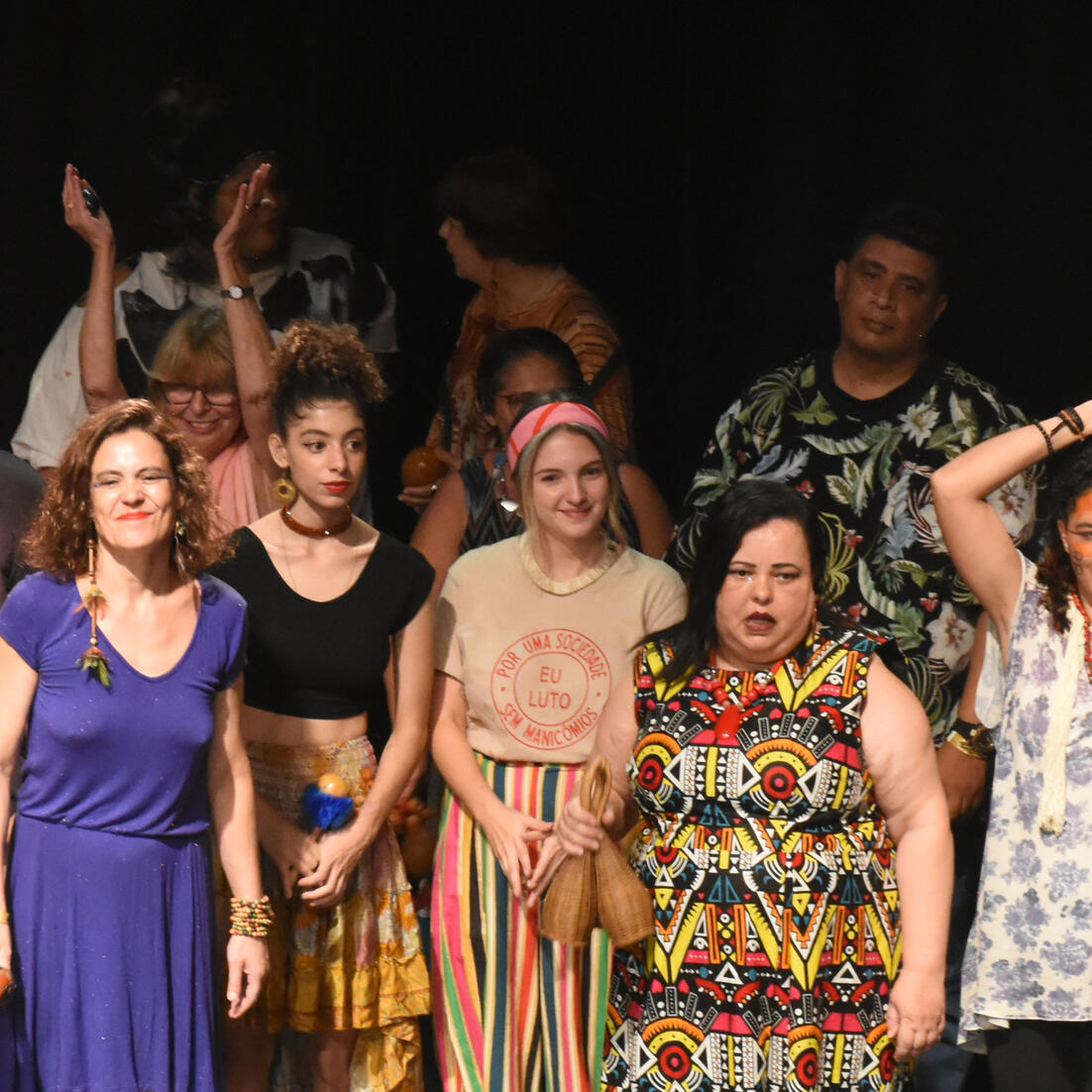Mariana sentada à sombra de um umbuzeiro no Museu Casa de Maria Bonita (Paulo Afonso - BA). 22 de setembro de 2022.